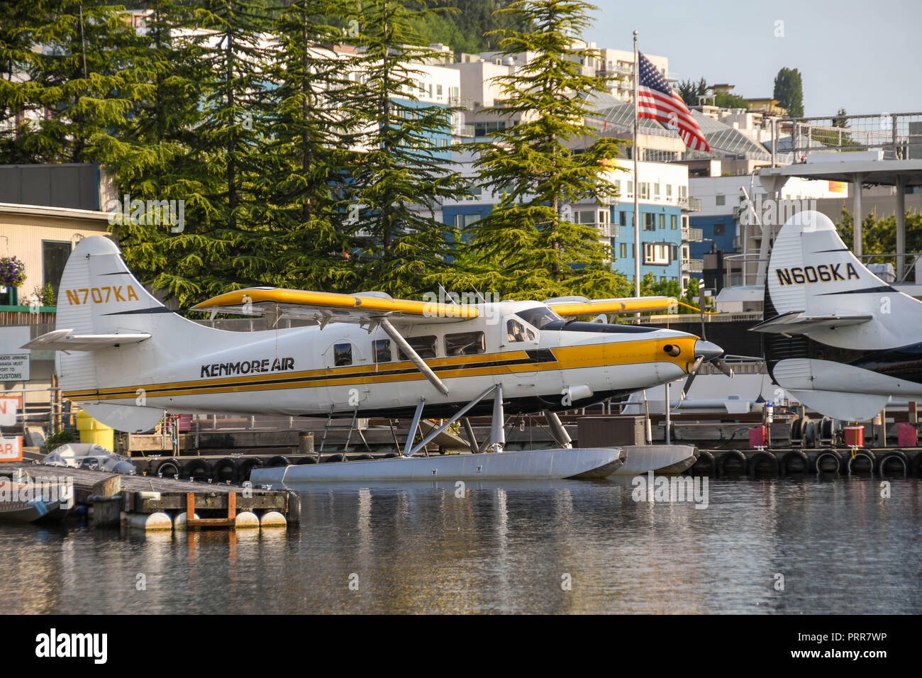 SEATTLE WA, USA - Juin 2018 : De Havilland'Otter hydravion exploité par Kenmore Air à l'hydroaérodrome dans le centre-ville de Seattle, à l'aube. Banque D'Images