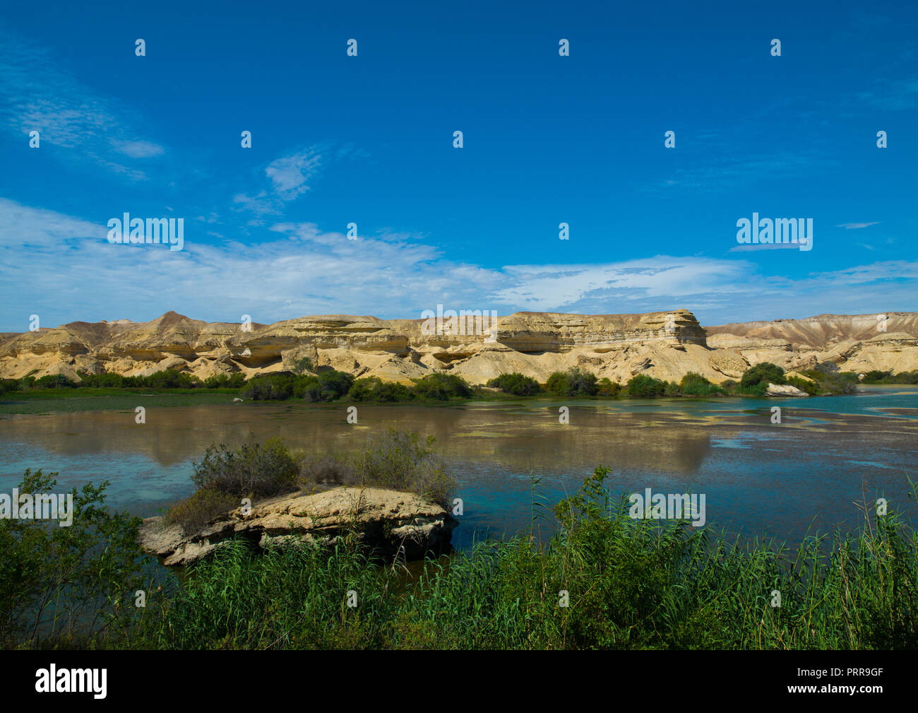 Arco lac oasis d'eau douce, la province de Namibe, Angola, Njambasana Banque D'Images