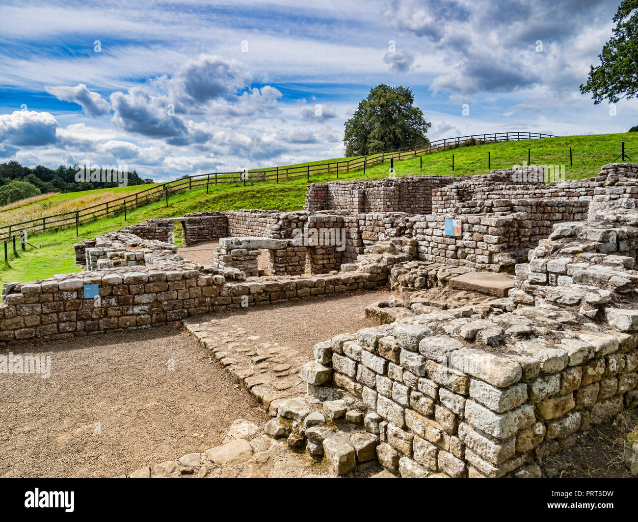 11 Août 2018 : Mur d'Hadrien, Northumberland, Angleterre - le mieux conservé Roman Bath House au Royaume-Uni à Fort romain de Chesters. Banque D'Images