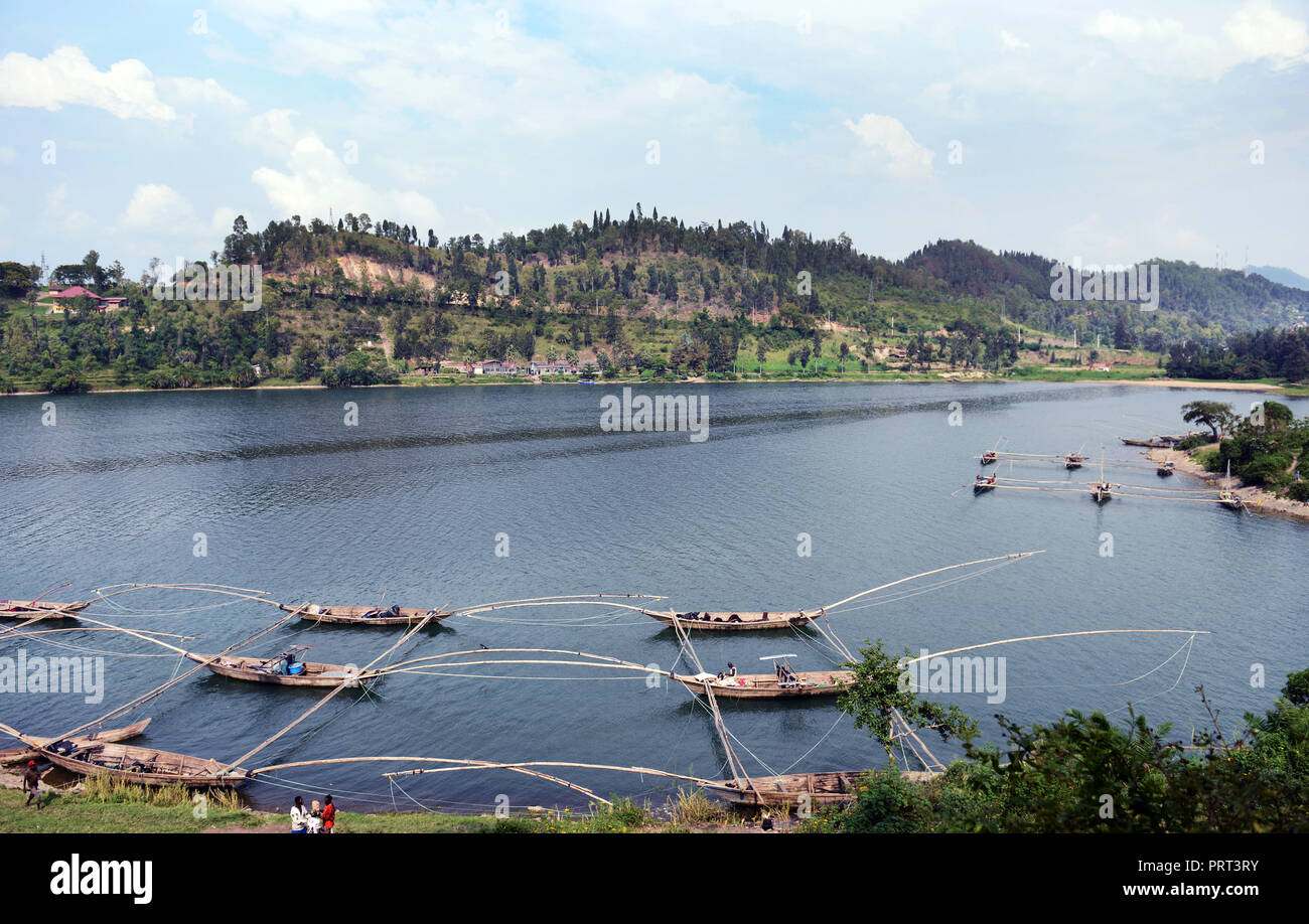 Bateaux de pêche dans le lac Kivu, au Rwanda. Banque D'Images Bateaux de pêche dans le lac Kivu, au Rwanda. Banque D'Images