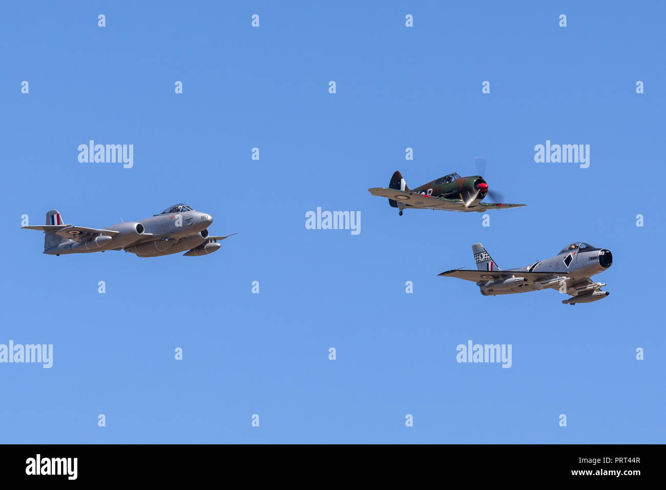 Ancien Royal Australian Air Force (RAAF) Commonwealth Aircraft Corporation CA-13 Boomerang VH-MHR d'avions de chasse à la tête d'un Gloster Meteor et CAC Sa Banque D'Images