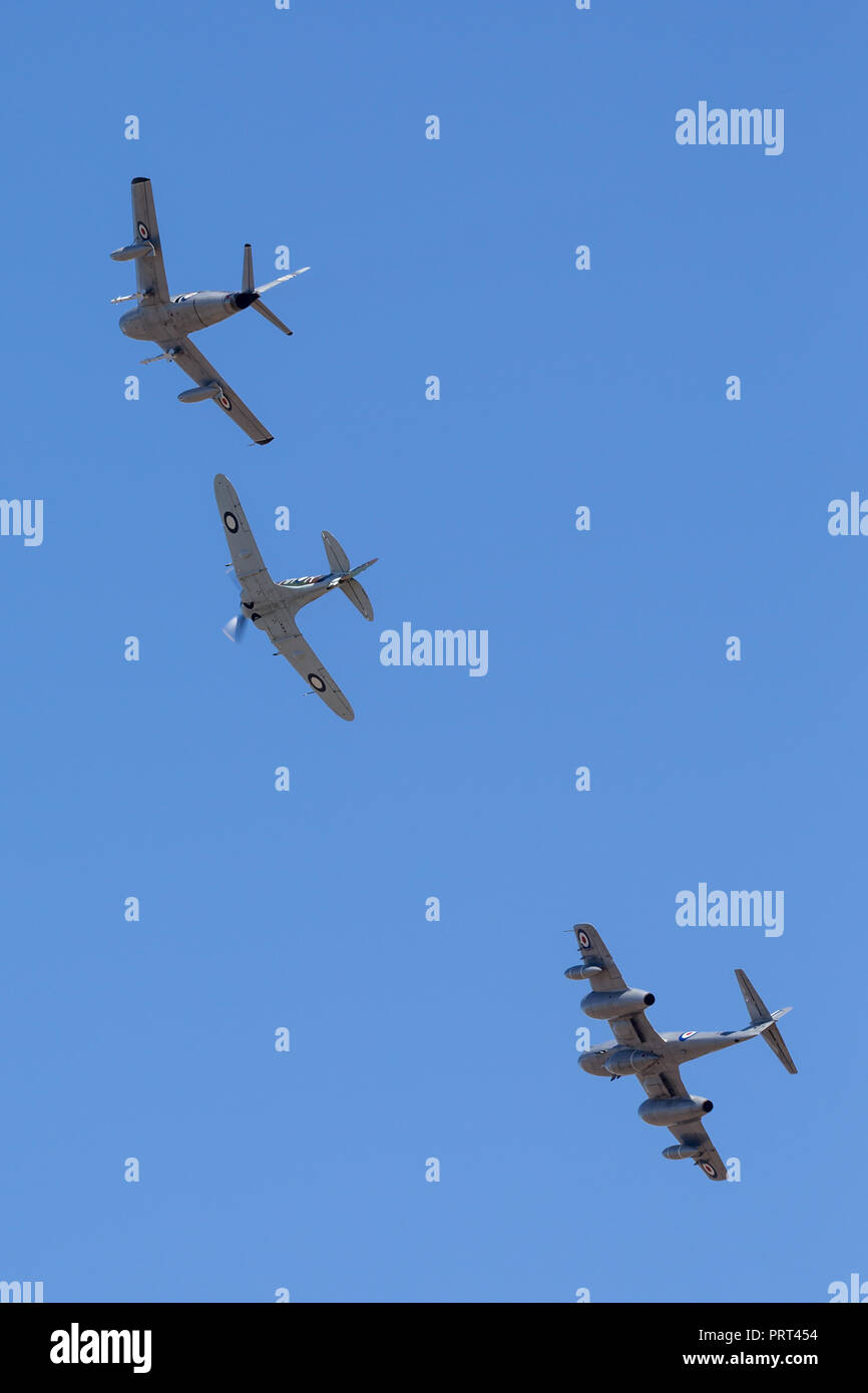 Ancien Royal Australian Air Force (RAAF) Commonwealth Aircraft Corporation CA-13 Boomerang VH-MHR d'avions de chasse à la tête d'un Gloster Meteor et CAC Sa Banque D'Images