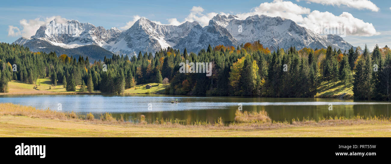 Beau paysage rural en Bavière avec des Karwendel à l'automne Banque D'Images