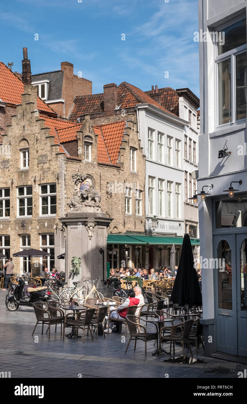 Tapisserie paysage du canal de Bruges - oeuvre d'art murale tissée en