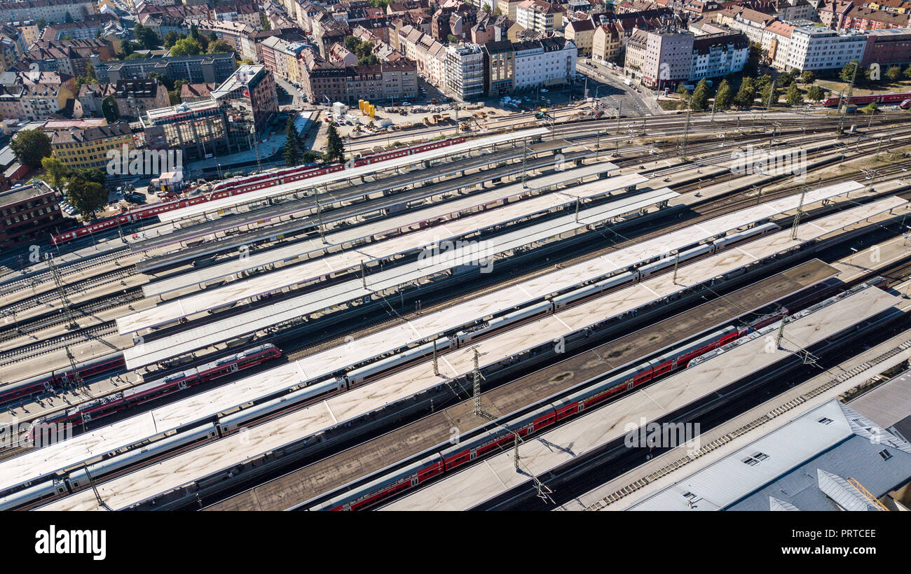 La gare centrale de Nuremberg ou Hauptbahnhof, Nuremberg Hbf, Nuremberg