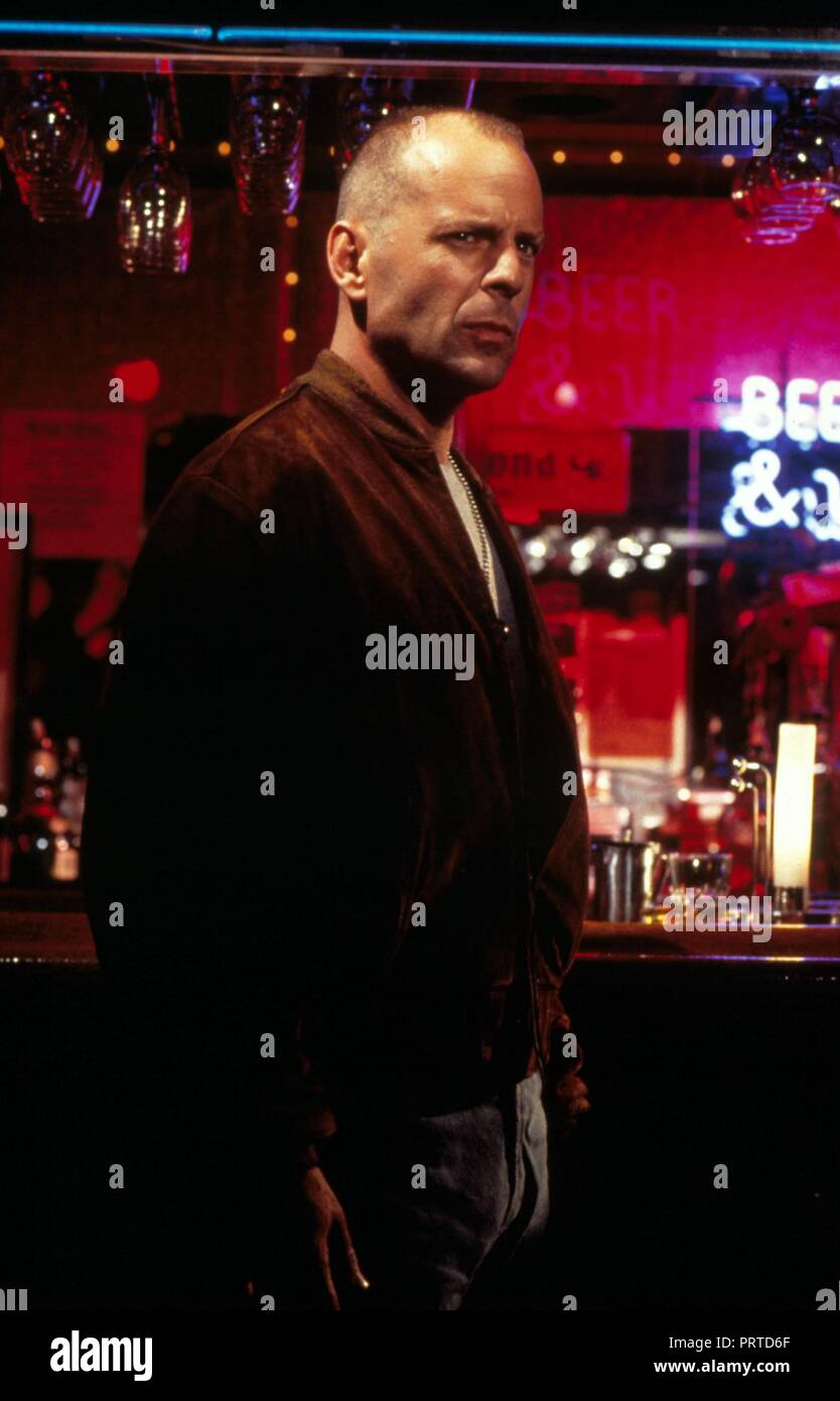 Titre original : Pulp Fiction. Titre en anglais : Pulp Fiction. Année : 1994. Réalisateur : Quentin Tarantino. Stars : Bruce Willis. Credit : MIRAMAX / Album Banque D'Images
