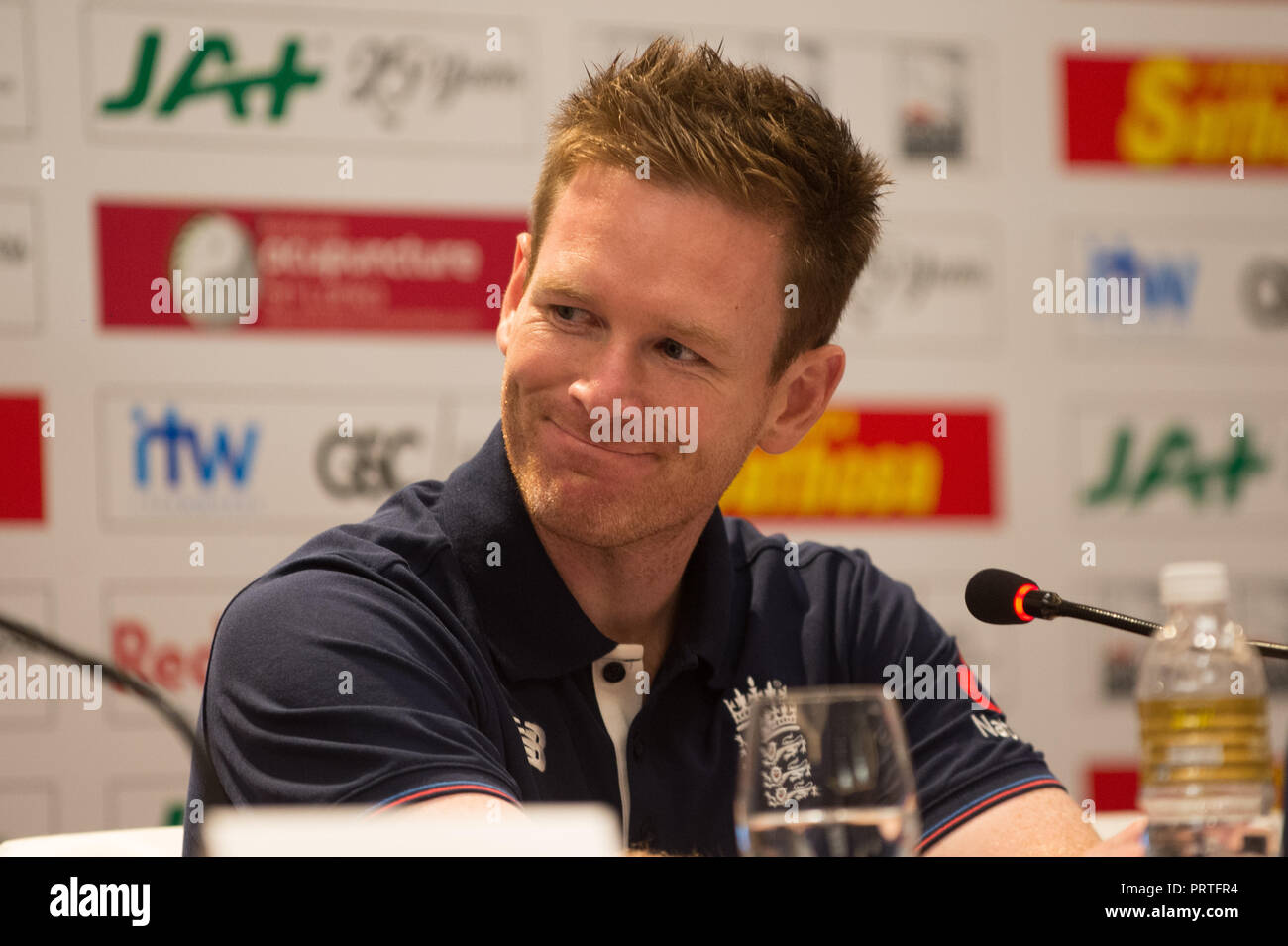 Colombo, Sri Lanka. 06Th Oct, 2018. Le capitaine de l'Angleterre Eoin Morgan parle aux médias au cours de la série d'ODI Lancement conférence de presse à l'hôtel l'équipe le 3 octobre 2018 à Colombo, le Crédit : Sameera Peiris/Pacific Press/Alamy Live News Banque D'Images