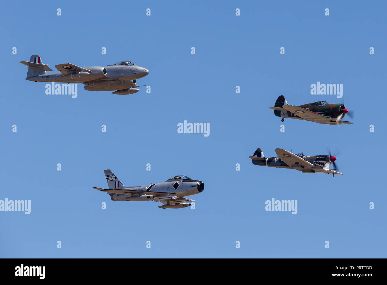 Ancien Royal Australian Air Force (RAAF) Commonwealth Aircraft Corporation CA-13 Boomerang à la tête d'un Supermarine Spitfire, Gloster Meteor et CAC Sabr Banque D'Images