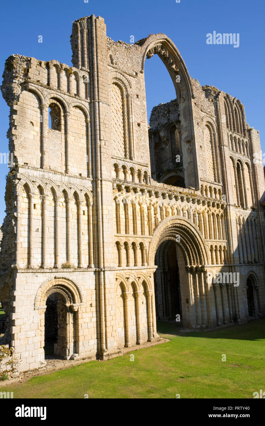 Le reste de l'Occident face au château d'Acre Prieuré, Norfolk, Royaume-Uni. Le prieuré a diminué après la suppression des monastères en 1537 Banque D'Images