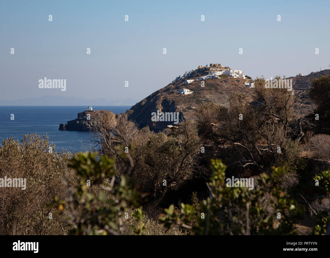 Le village de Kastro sur l'île grecque de Sifnos, vu de Poulati Banque D'Images