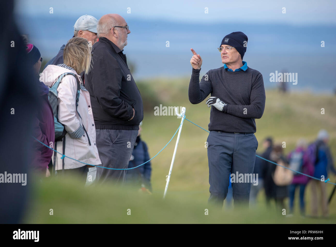 Acteur Kyle MacLachlan discute avec les fans lors d'une journée au Golf Kingsbarns, St Andrews Banque D'Images