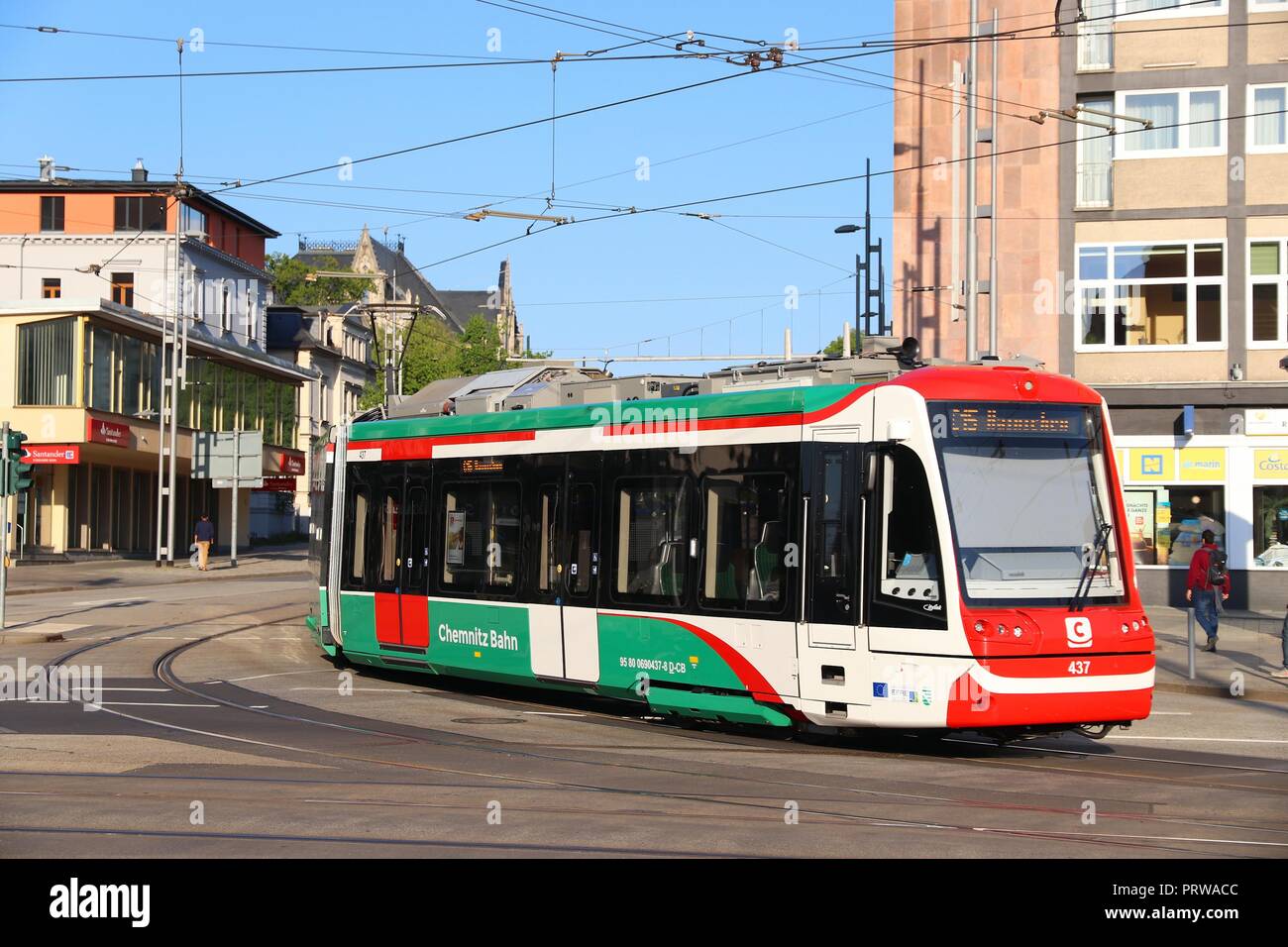 CHEMNITZ, ALLEMAGNE - le 8 mai 2018 : City-Bahn Chemnitz (SRC) le tramway électrique à Chemnitz, Allemagne. Chemnitz est la 3ème plus grande ville de l'Etat libre de Sa Banque D'Images