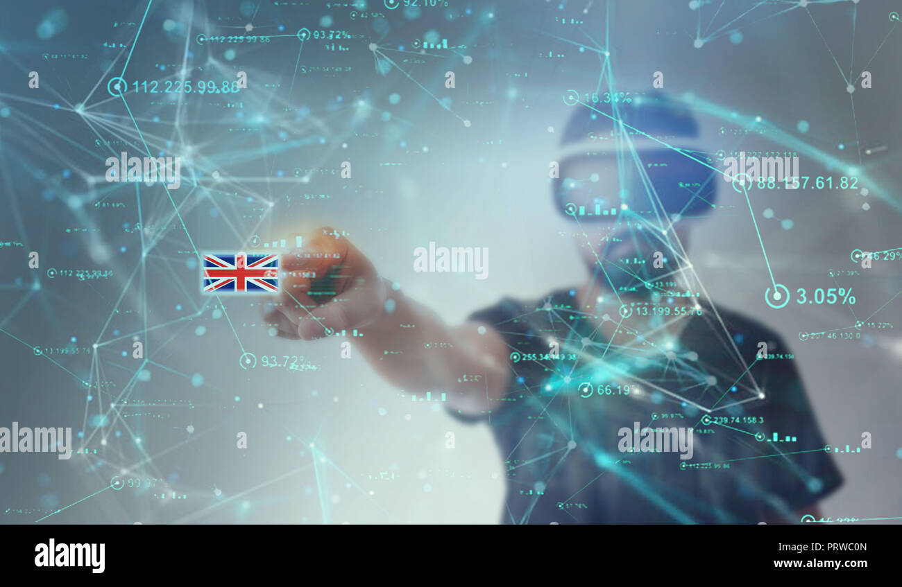 Drapeau d'Angleterre dans Metaverse regardant à travers les lunettes VR (réalité virtuelle) - pointant le doigt sur l'écran Banque D'Images