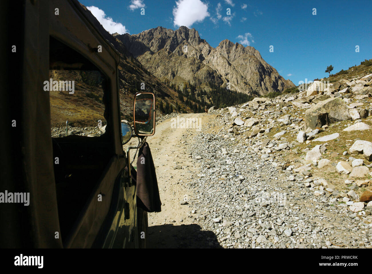 Belle vue sur la montagne depuis jeep pendant le déplacement sur route dans la vallée de Swat, au Pakistan 15-10-2015 KPK Banque D'Images
