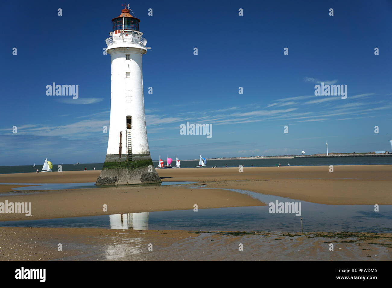 Nouveau phare de Brighton, dans la rivière Mersey, au large de la côte de la région de Wirral. Banque D'Images