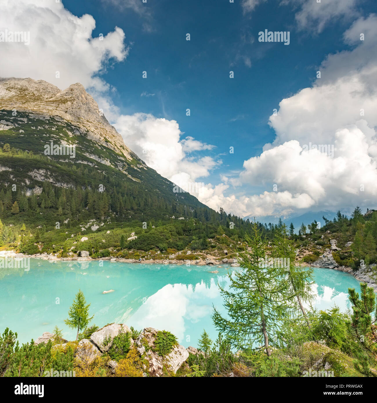 Vue imprenable sur le lac Lago di Sorapis Sorapis Dolomites, Italie Banque D'Images