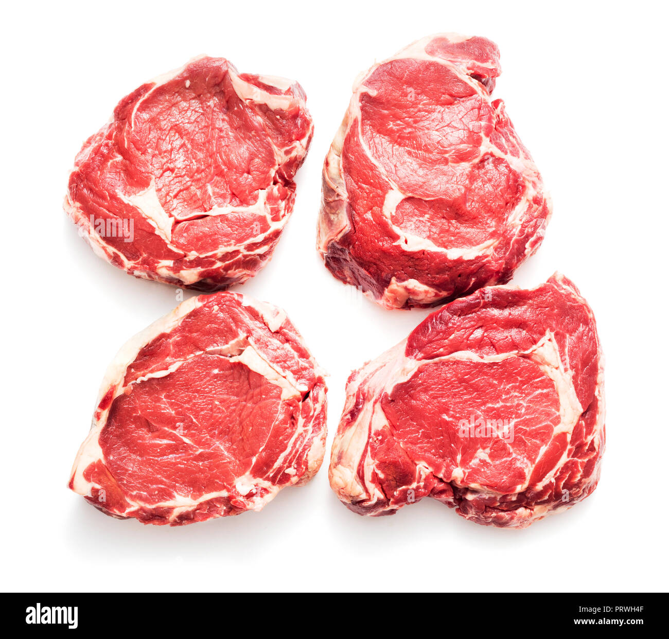 Quatre matières rib-eye steaks beaf isolé sur fond blanc Banque D'Images