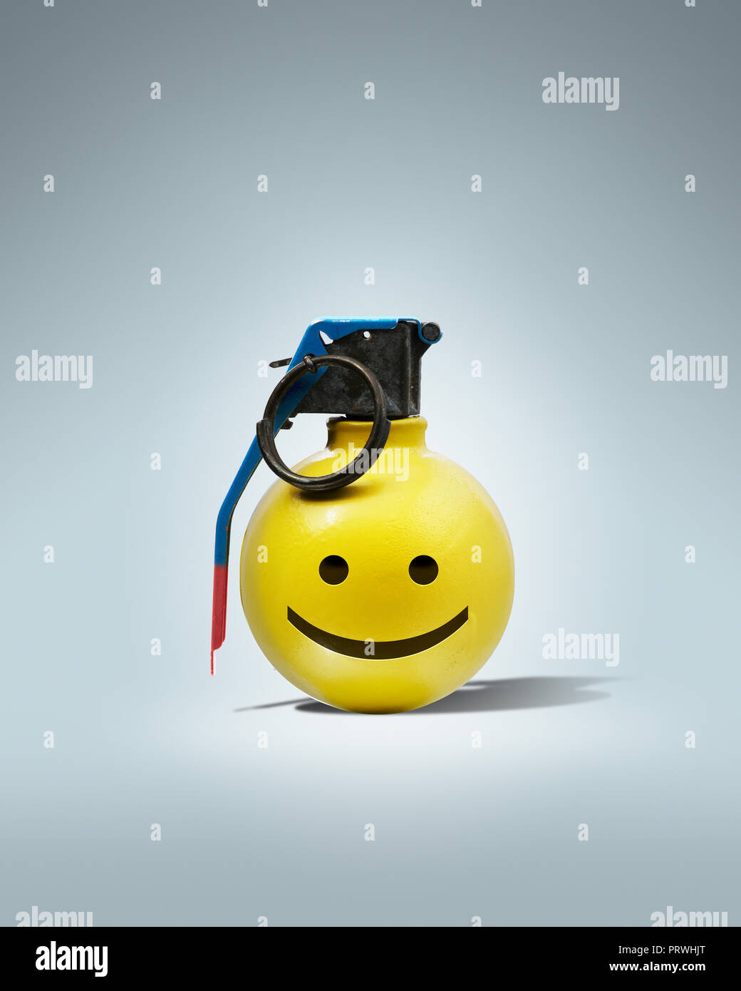 Grenade à main ronde jaune, de bombe avec smile smily Concept face Banque D'Images