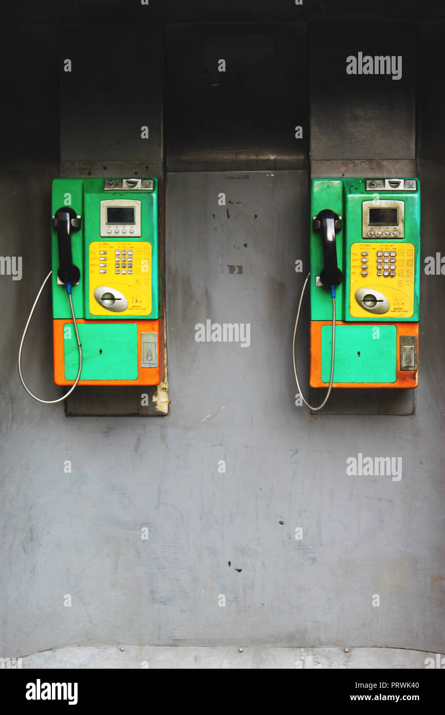 Téléphones publics colorés à Bangkok (Krung Thep), la Thaïlande, l'Asie Banque D'Images