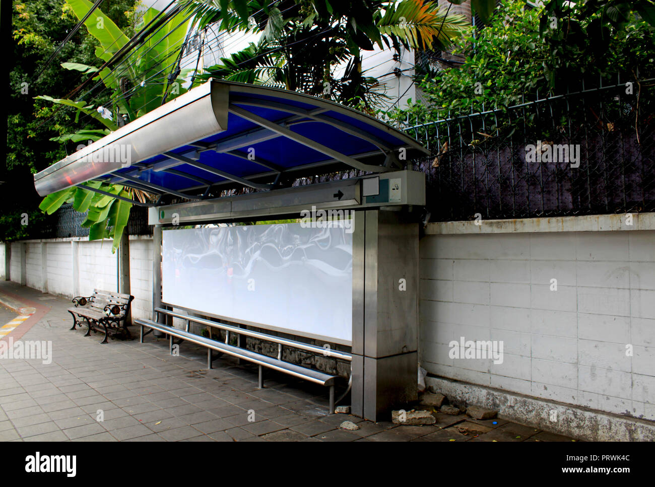 Arrêt de bus vide à Bangkok (Krung Thep), la Thaïlande, l'Asie. Banque D'Images