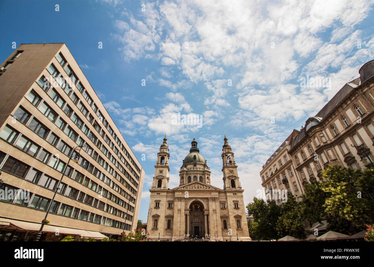 Édifices du centre-ville et de la basilique Saint-Étienne, une cathédrale catholique romaine à Budapest, en Hongrie, en Europe. Monument de la capitale européenne de l'Est. Banque D'Images