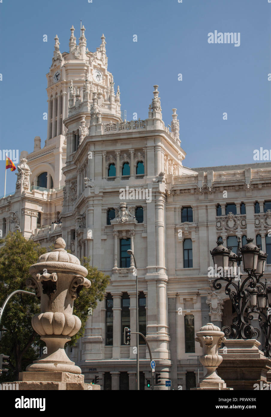 La Cybèle Palace (Palacio de Cibeles) l'Hôtel de ville de Madrid, anciennement le Palais de la Communication en Espagne, en Europe. Banque D'Images