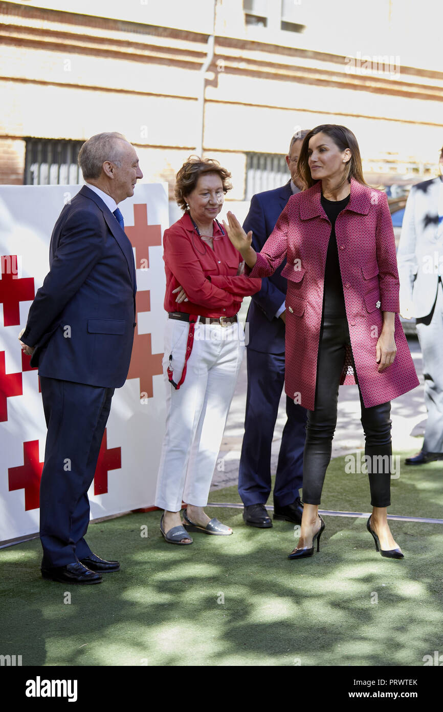 Madrid, Madrid, Espagne. 4ème Oct, 2018. Reine Letizia d'Espagne vu parler à l'anche contre des membres dans le cadre de la Journée mondiale de la Croix-Rouge au siège de la Croix Rouge. Legan Crédit : P. Mace/SOPA Images/ZUMA/Alamy Fil Live News Banque D'Images