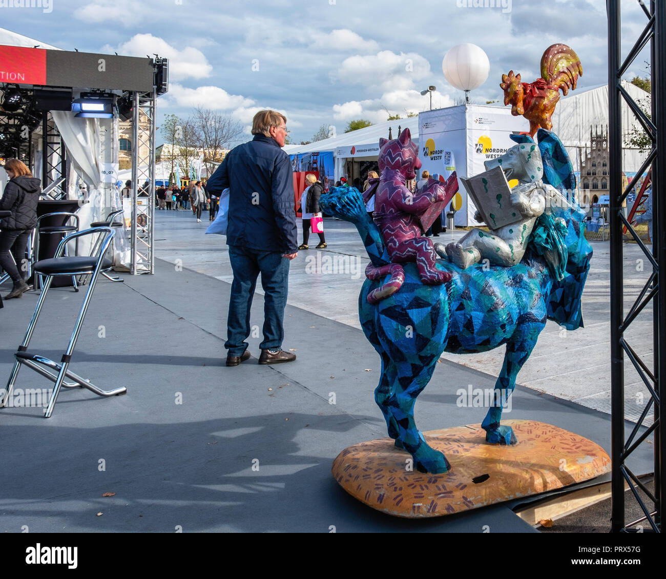 Allemagne, Berlin, Mitte, 1-3 octobre 2018. La Journée de l'unité allemande, l'hospitalité de l'état des tentes et s'affiche à un festival de rue. Ta Banque D'Images