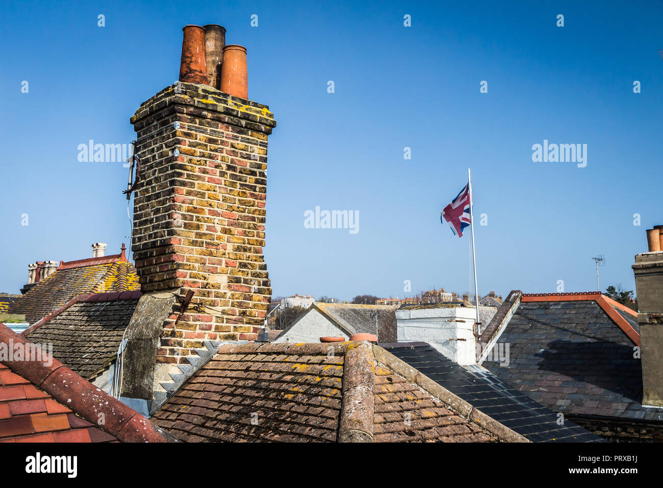 Broadstairs, UK - 10 avril 2018 - Old UK drapeau sur un toit d'une maison au Royaume-Uni Banque D'Images