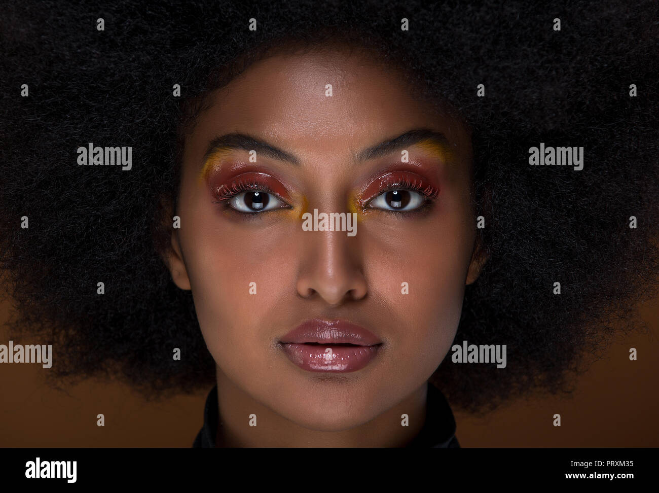 Belle femme africaine portraits en studio, concept de vie et de beauté ...