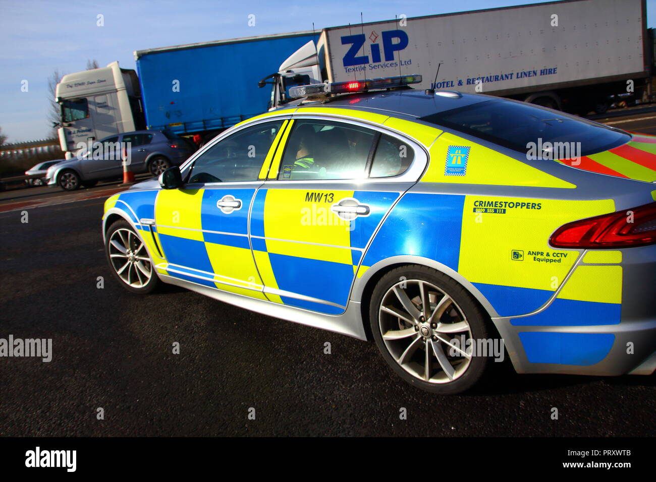 Jaguar XF Poice à véhicules de police d'autoroute centrale au Groupe Perry Barr à Birmingham Banque D'Images