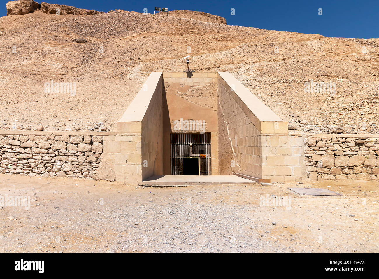 Entrée de la tombe de Ramsès IV dans la Vallée des Rois, également connu sous le nom de vallée des portes des Rois, est une vallée en Égypte où, pour un Banque D'Images