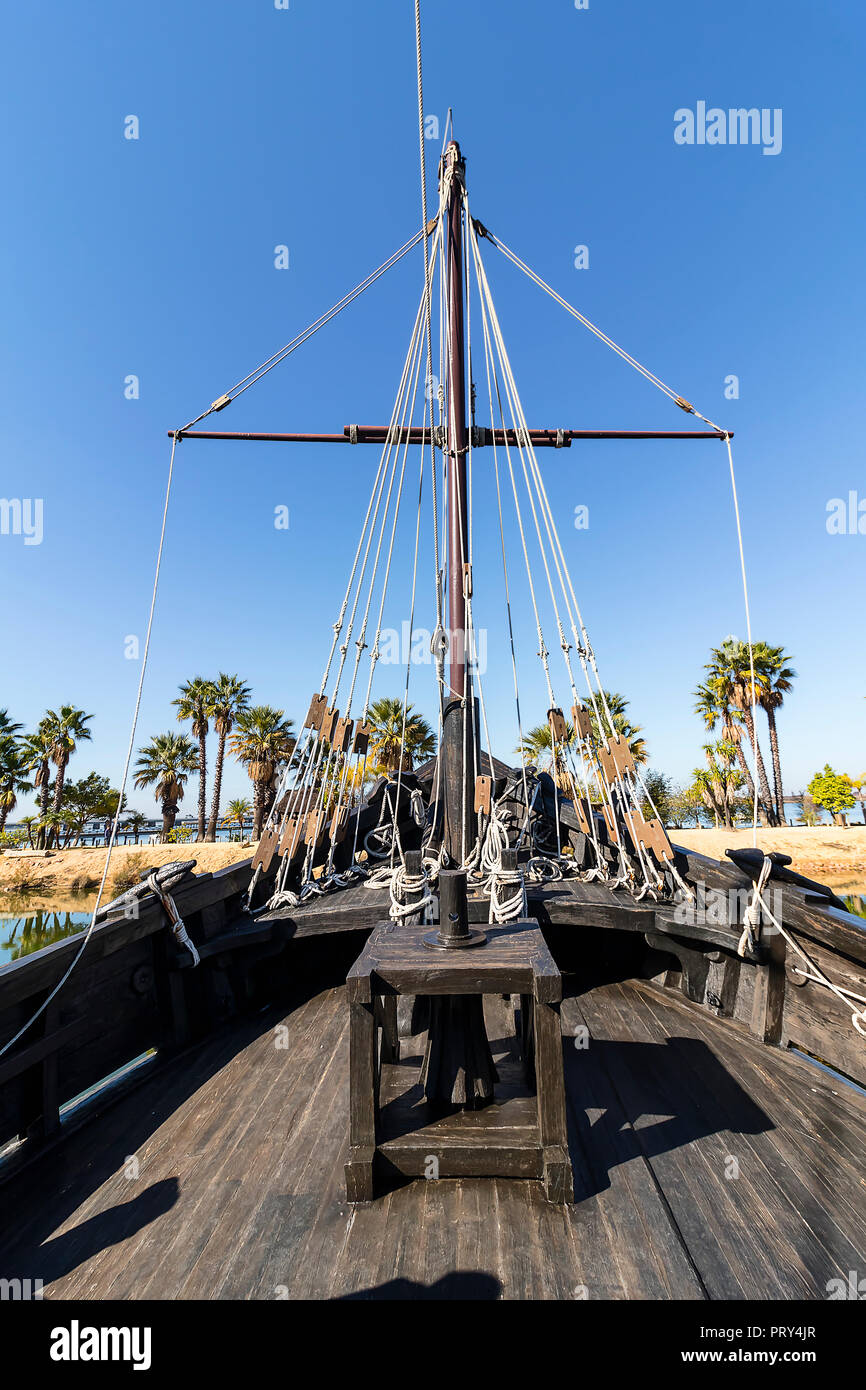 Arc d'caravel amarré à port Banque D'Images