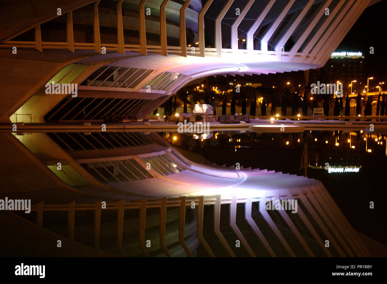 Vue nocturne de la ville o Arts et des sciences à Valence, Espagne Banque D'Images