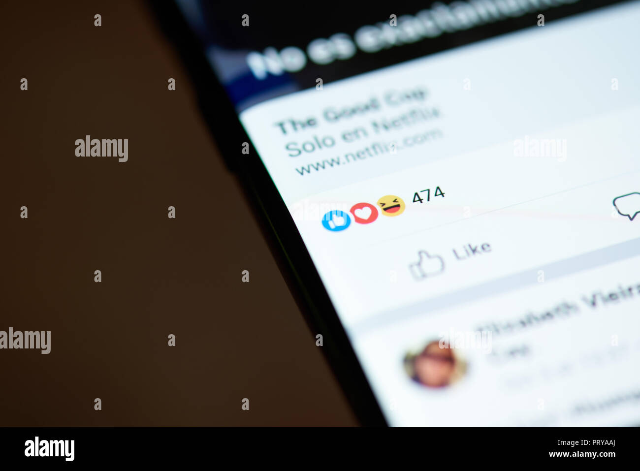 New York, USA - 4 octobre 2018 : réaction sur facebook afficher dans l'écran du smartphone vue rapprochée Banque D'Images