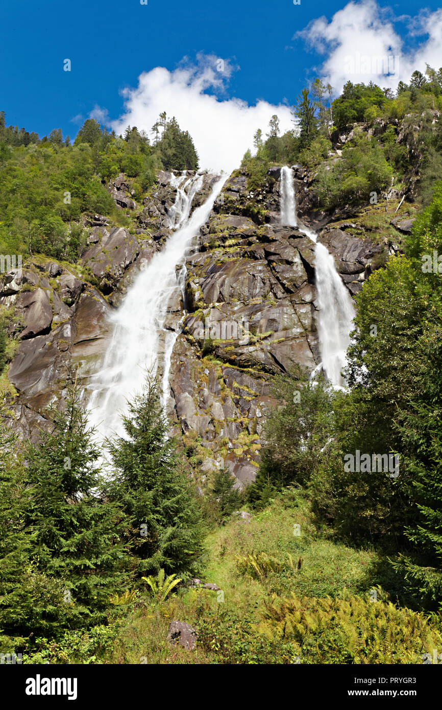 Nardis Cascade, 130 mètres de haut, Val Genova, Genova Valley, près de Carisolo, Adamello-Brenta Park, Vinschgau Banque D'Images