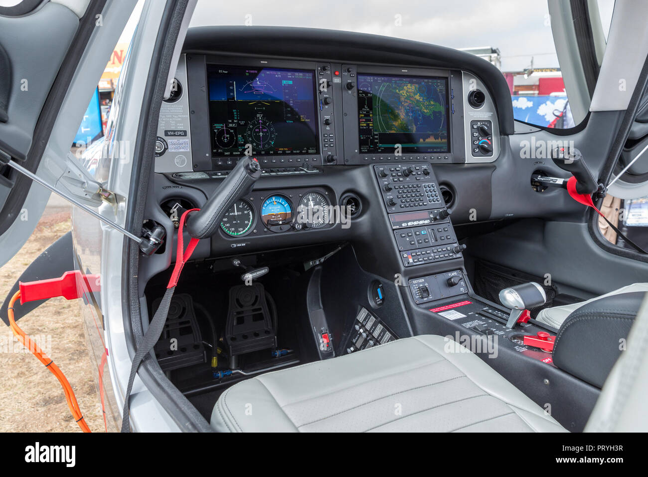 Cockpit de Cirrus SR22T VH-EPG avions légers de haute performance. Banque D'Images