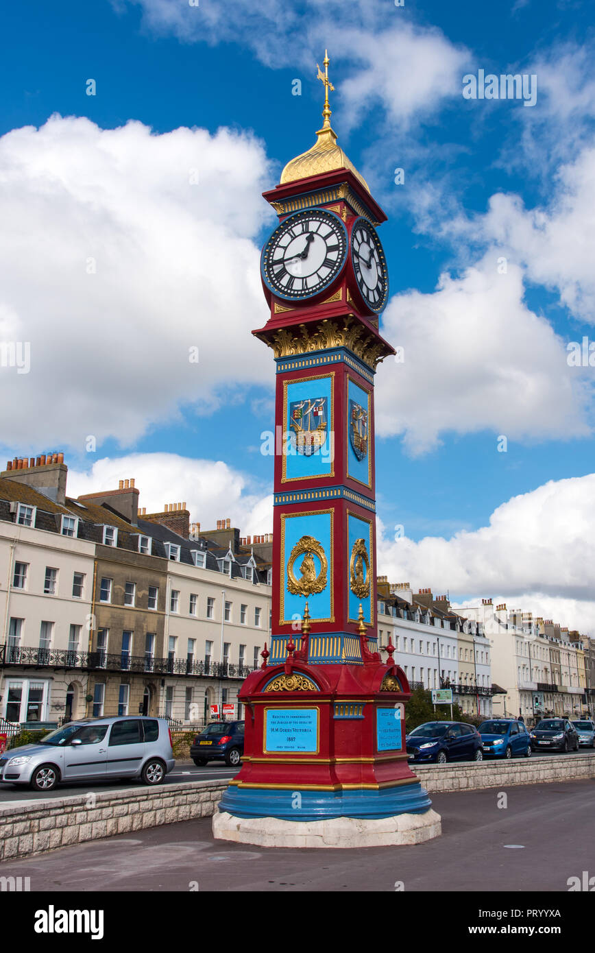 WEYMOUTH, DORSET, UK - 28 SEP 2018 : Le Jubilé Tour de l'horloge sur l'Esplanade à Weymouth a été érigée en 1888 à l'occasion du jubilé de la reine Victoria. Banque D'Images