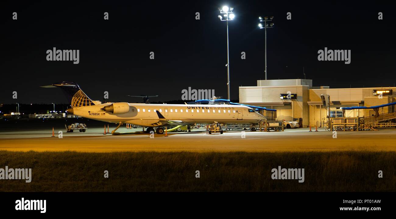 2009 Bombardier CL-600-2C10 multi jet moteur voilure fixe effectués par United Express à l'aéroport George Bush Intercontinental Airport, Houston, Texas ; N788SK. Banque D'Images