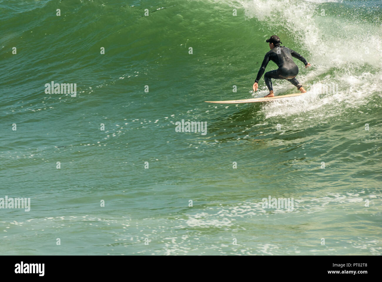 Une grande école de surf Point Break Point vague au coucher du soleil à Pacific Palisades, Los Angeles County, Californie. (USA) Banque D'Images