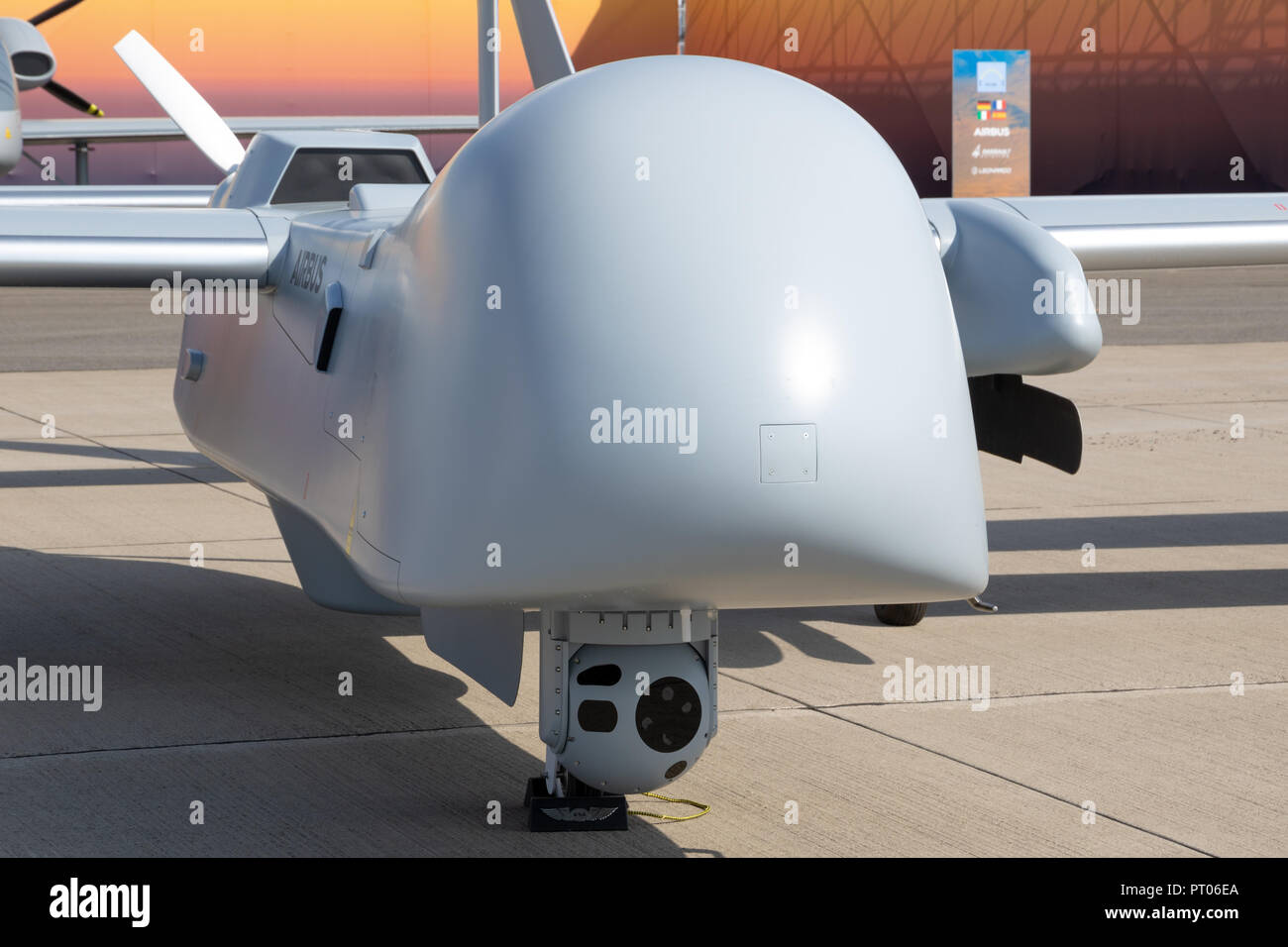 BERLIN, ALLEMAGNE - Apr 27, 2018 : Airbus EADS Harfang drone UAV militaires armés sur l'affichage à l'ILA Berlin Air Show. Banque D'Images