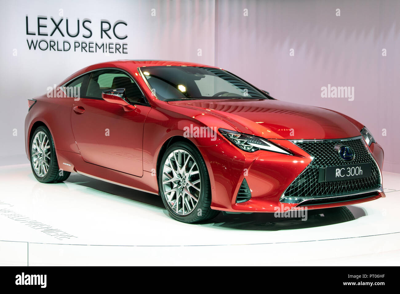 PARIS - Oct 3, 2018 : Lexus RC300h car présenté au Mondial de Paris. Banque D'Images