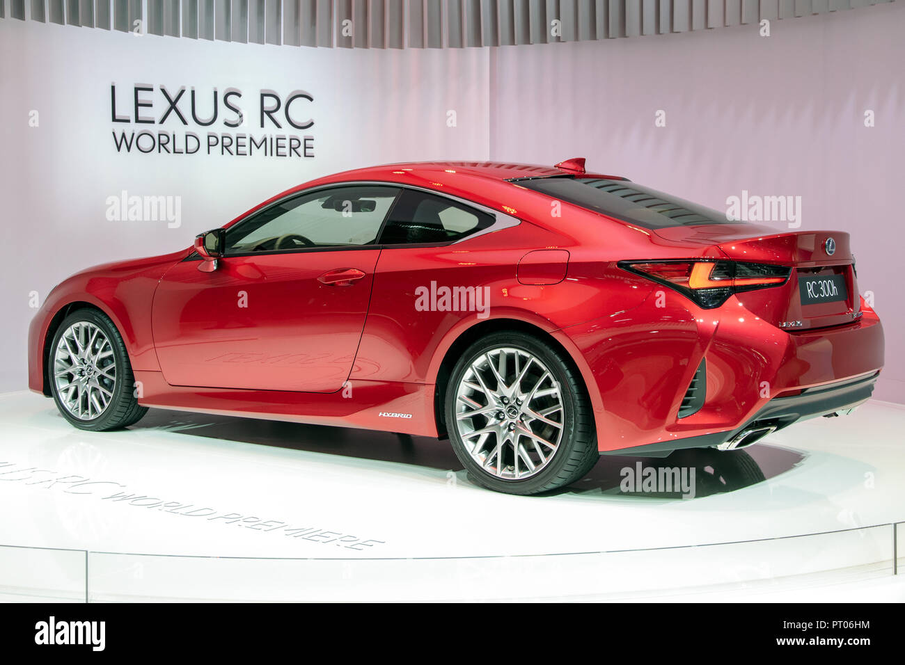 PARIS - Oct 3, 2018 : Lexus RC300h car présenté au Mondial de Paris. Banque D'Images