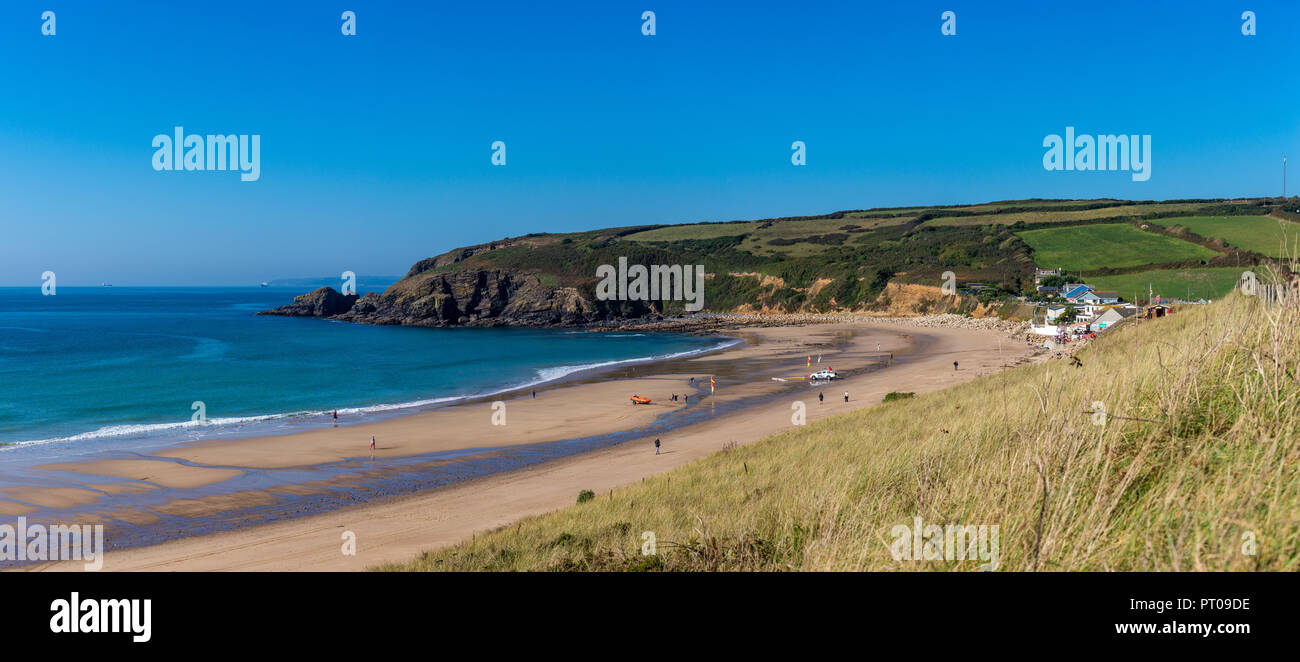 Vue panoramique de Praa Sands de la falaise, en regardant vers la pointe qui protège la grande plage. Banque D'Images