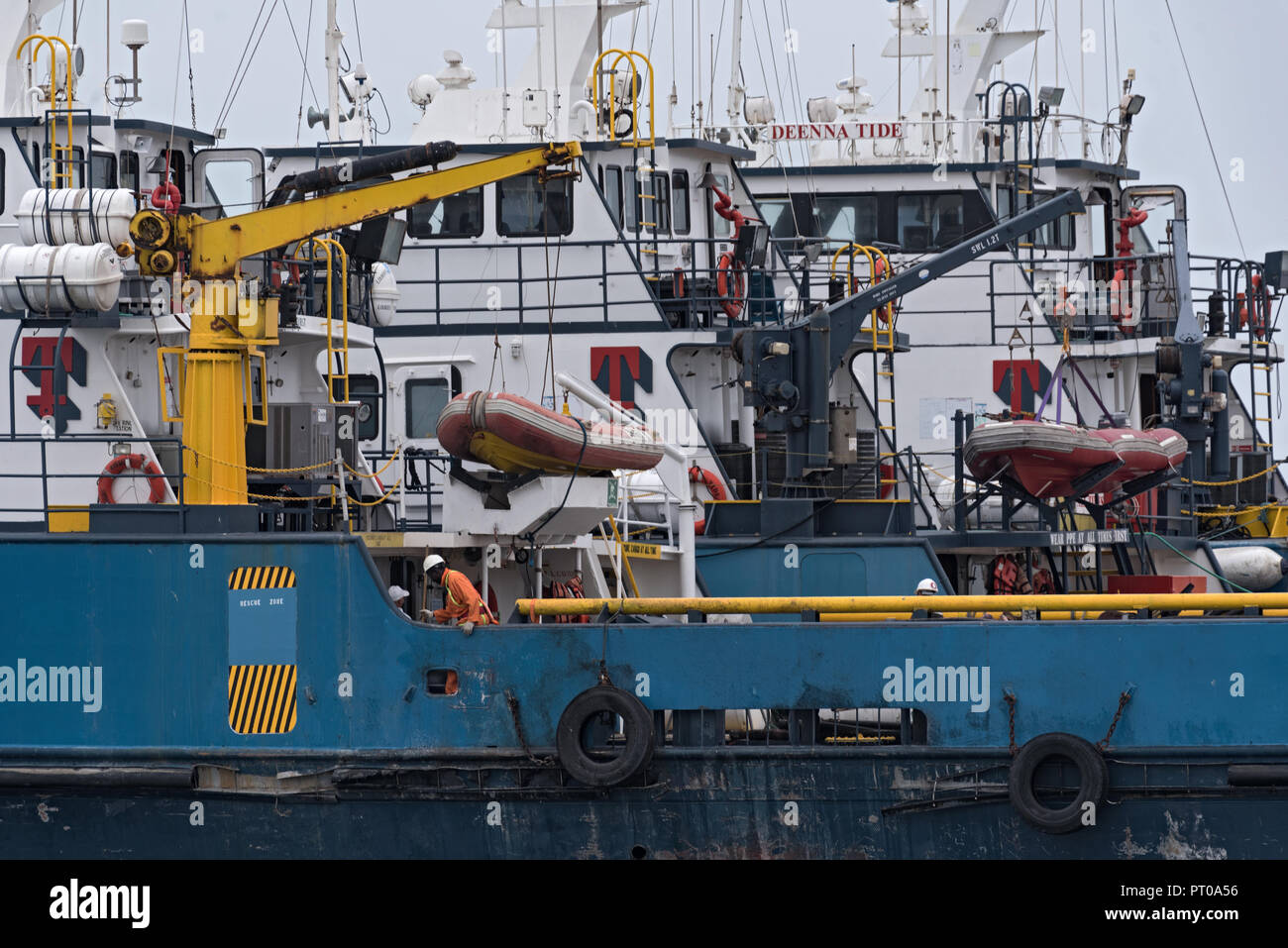 Navires dans le port de l'Atlantique de Walvis Bay, en Namibie. Banque D'Images