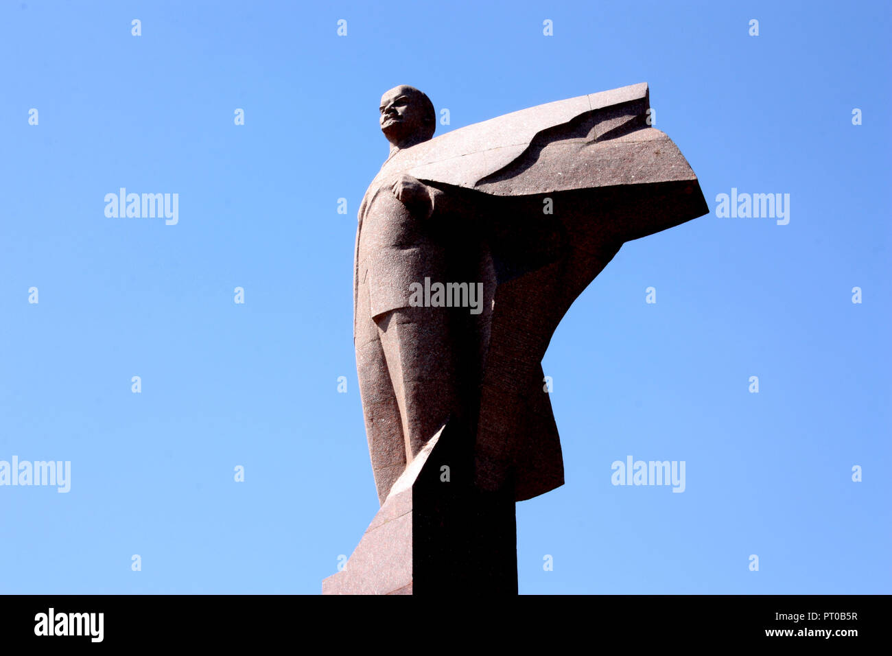 Une statue de Lénine à l'extérieur de certains appartements de Tiraspol, Transdniestr Banque D'Images