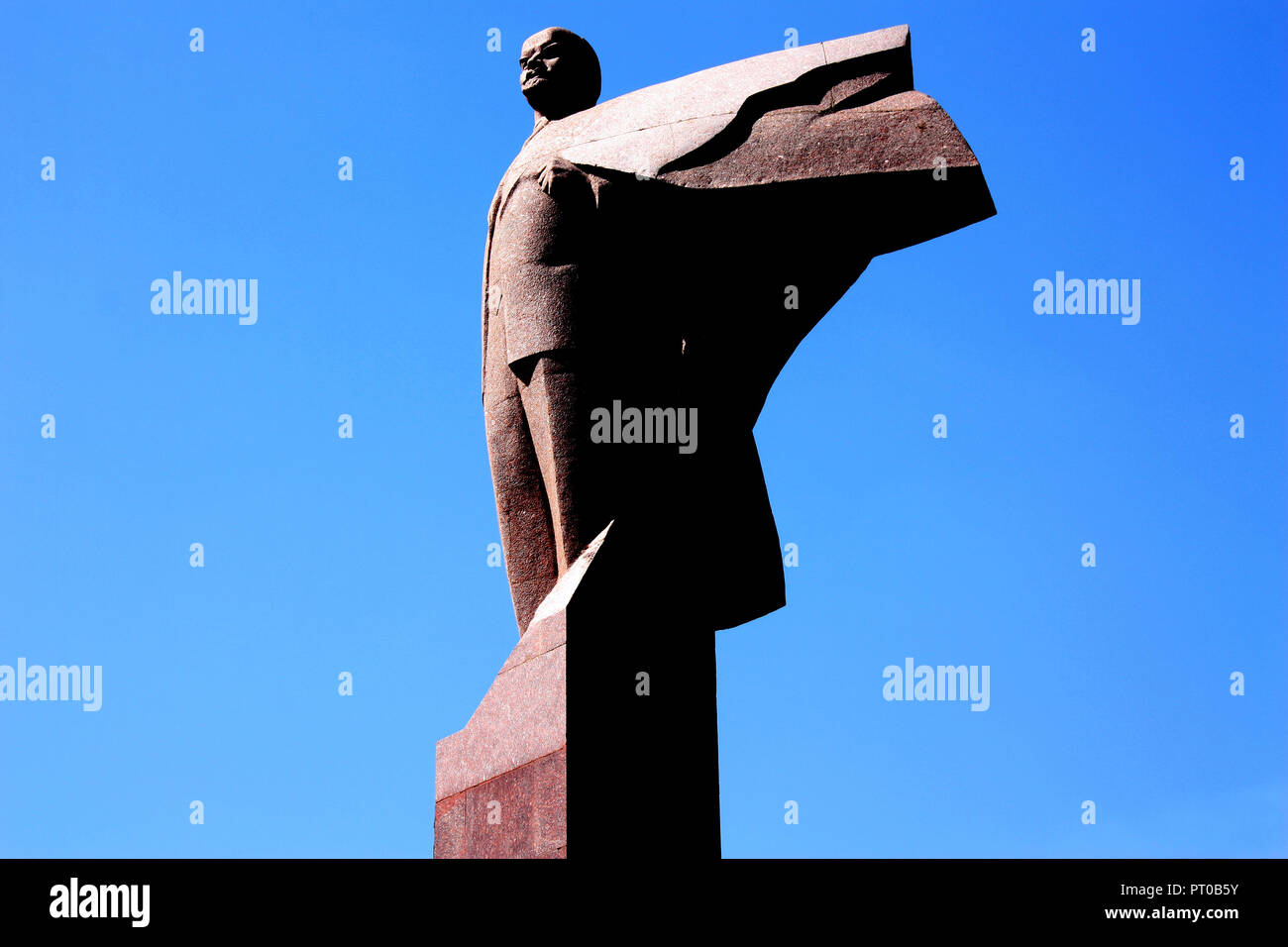 Une statue de Lénine à l'extérieur de certains appartements de Tiraspol, Transdniestr Banque D'Images