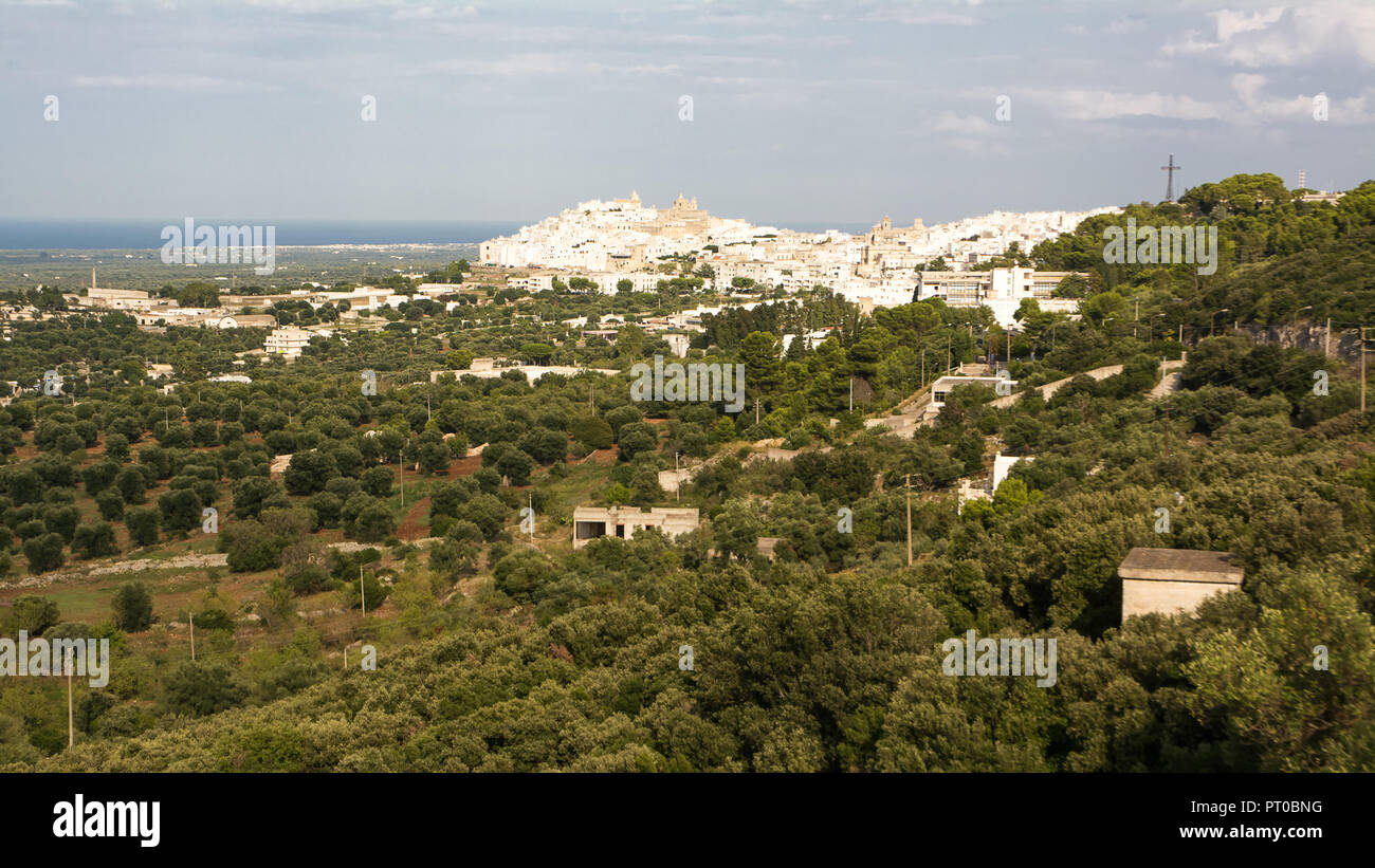Skyline d'Ostuni, la ville blanche des Pouilles Banque D'Images