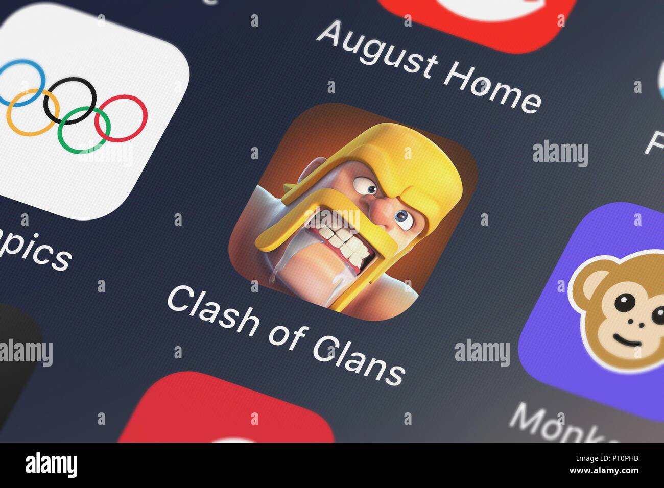 Londres, Royaume-Uni - Octobre 05, 2018 : Capture de l'affrontement des clans de l'icône de l'application mobile supercellule sur un iPhone. Banque D'Images