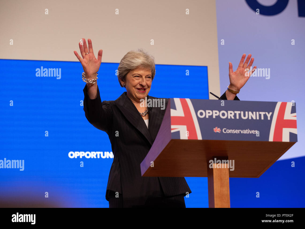 Premier Ministre, Theresa May, donne son discours lors de la conférence du parti conservateur à Birmingham. Elle a dansé sur 'Dancing Queen' par ABBA. Banque D'Images